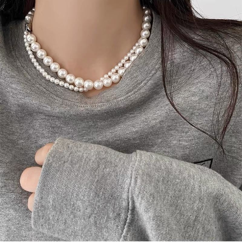 French Style Pearl Necklace Female Niche Light Luxury Design High-End Sense Simple Elegant Collarbone Chain Gold Button Wool Chain - Image 4